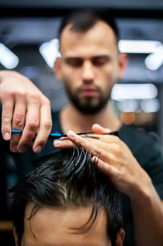Corte clásico en LuxeBarber